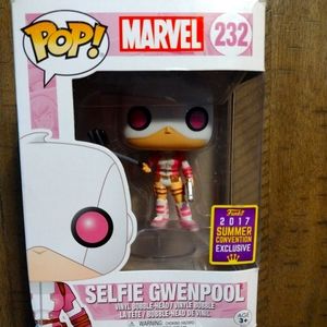 Selfie Gwenpool #232 – Marvel Pop! [2017 Summer Convention Exclusive] Read!.